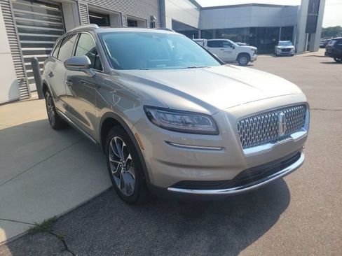 Used 2023 Lincoln Nautilus Reserve AWD/4WD image 11