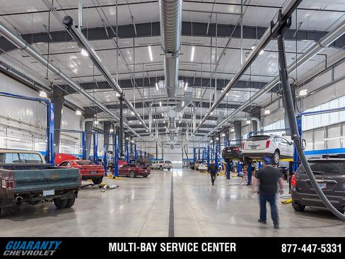 Used 2017 Chevrolet Suburban LT image 4