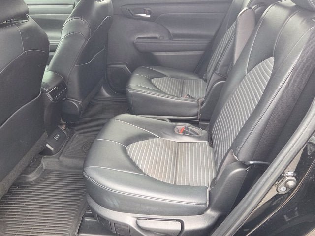 Used 2023 Toyota Highlander XSE AWD/4WD image 12