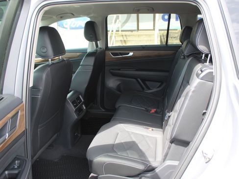 Used 2024 Volkswagen Atlas SE AWD/4WD image 18