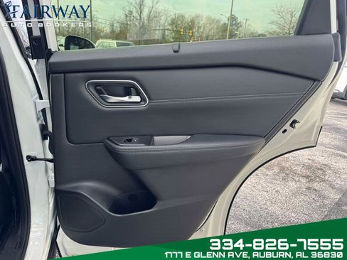 Used 2024 Nissan Rogue Platinum w/ Platinum Premium Package image 32