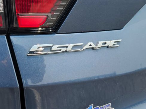 Used 2018 Ford Escape SEL w/ Ford Safe & Smart Package FWD image 47