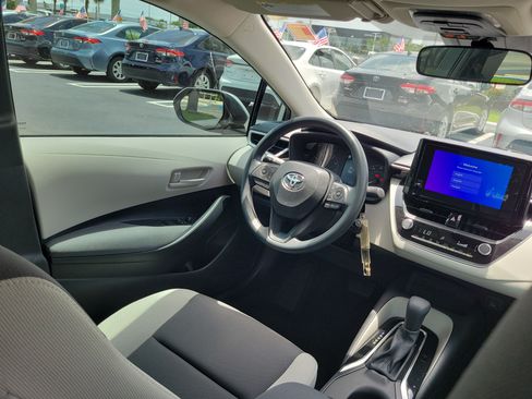Used 2025 Toyota Corolla LE FWD image 14