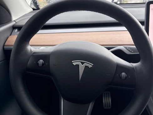 Used 2022 Tesla Model Y Performance AWD/4WD image 2