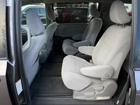 Used 2016 Toyota Sienna LE AWD/4WD image 15