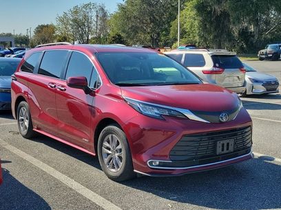 Used 2021 Toyota Sienna XLE
