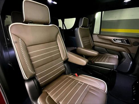 Certified 2025 GMC Yukon XL Denali Ultimate w/ LPO, Floor Liner Package AWD/4WD image 20