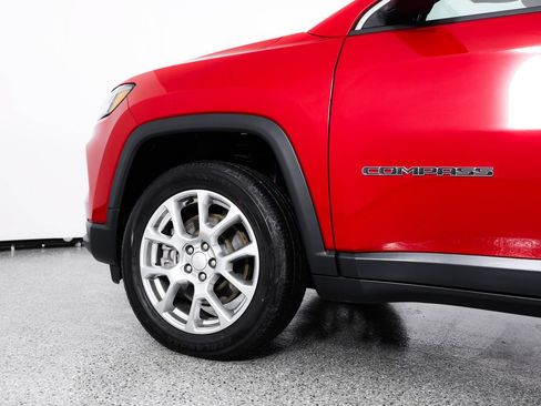 Used 2023 Jeep Compass Latitude w/ Sun and Sound Group AWD/4WD image 7