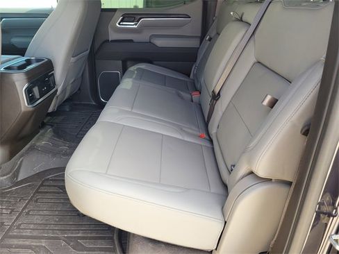 Used 2023 GMC Sierra 1500 SLT image 24