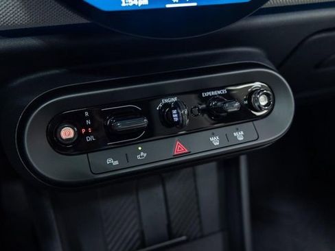 Used 2025 MINI Cooper 2-Door Hardtop image 19