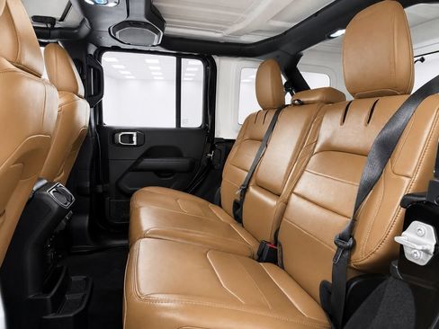 Used 2023 Jeep Wrangler Unlimited Sahara w/ Cold Weather Group AWD/4WD image 20