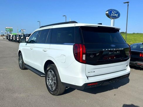 Used 2025 Ford Expedition Active AWD/4WD image 6