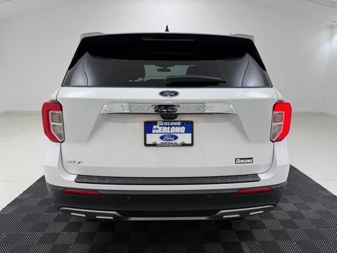 Used 2024 Ford Explorer XLT w/ Equipment Group 202A RWD image 6