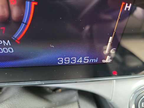 Used 2025 Chevrolet Trax LT FWD image 29