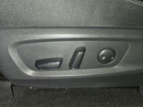 Used 2025 Nissan Pathfinder SV image 12