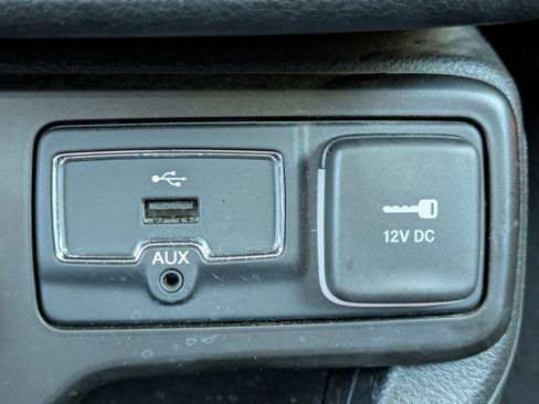 Used 2023 Jeep Renegade Trailhawk w/ Trailhawk Elite Group AWD/4WD image 13
