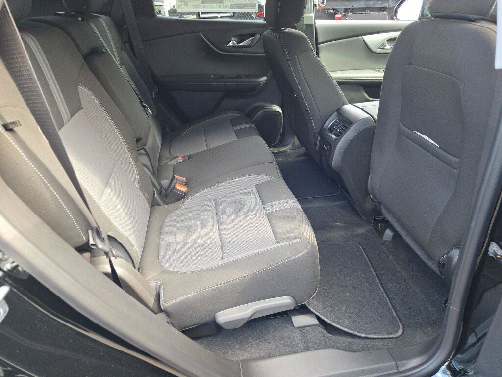 New 2026 Chevrolet Blazer LT w/ Convenience Package FWD image 11
