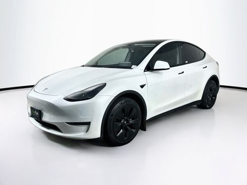 Used 2023 Tesla Model Y Long Range AWD/4WD image 3