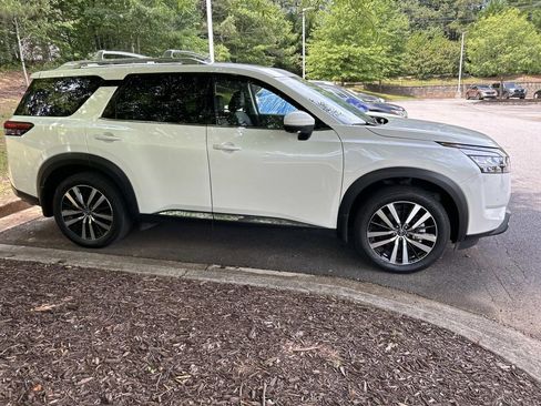 Used 2024 Nissan Pathfinder Platinum w/ Cargo Package FWD image 6