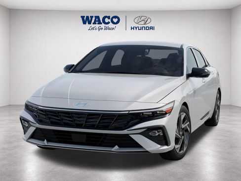 Used 2025 Hyundai Elantra Sport FWD image 2