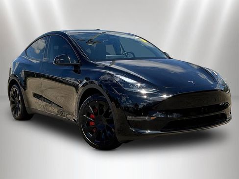 Used 2024 Tesla Model Y Long Range AWD/4WD image 3