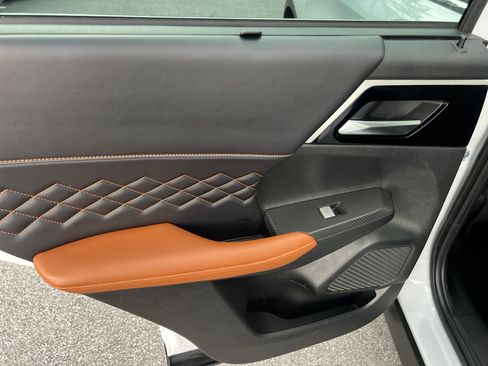 Used 2023 Mitsubishi Outlander AWD image 27