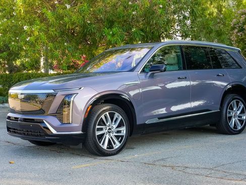 Used 2026 Cadillac Vistiq Luxury AWD/4WD image 3
