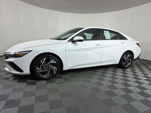 Used 2025 Hyundai Elantra SEL FWD image 20