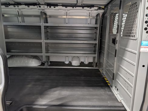 Used 2022 Chevrolet Express 3500 w/ Driver Convenience Package image 15