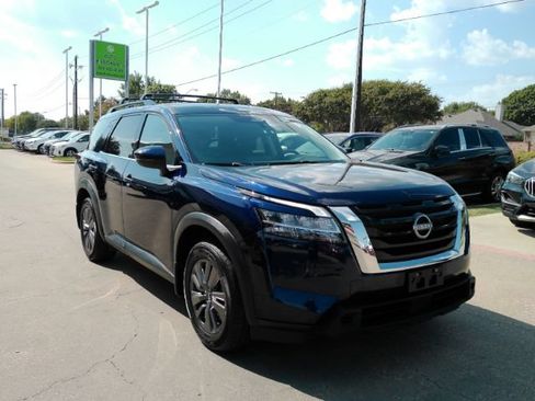 Used 2022 Nissan Pathfinder SV FWD image 4