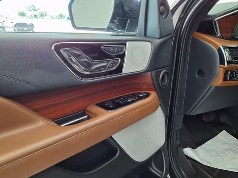Used 2024 Lincoln Navigator L Reserve AWD/4WD image 4