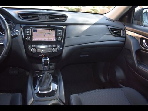 Used 2020 Nissan Rogue SV w/ Premium Package FWD image 32