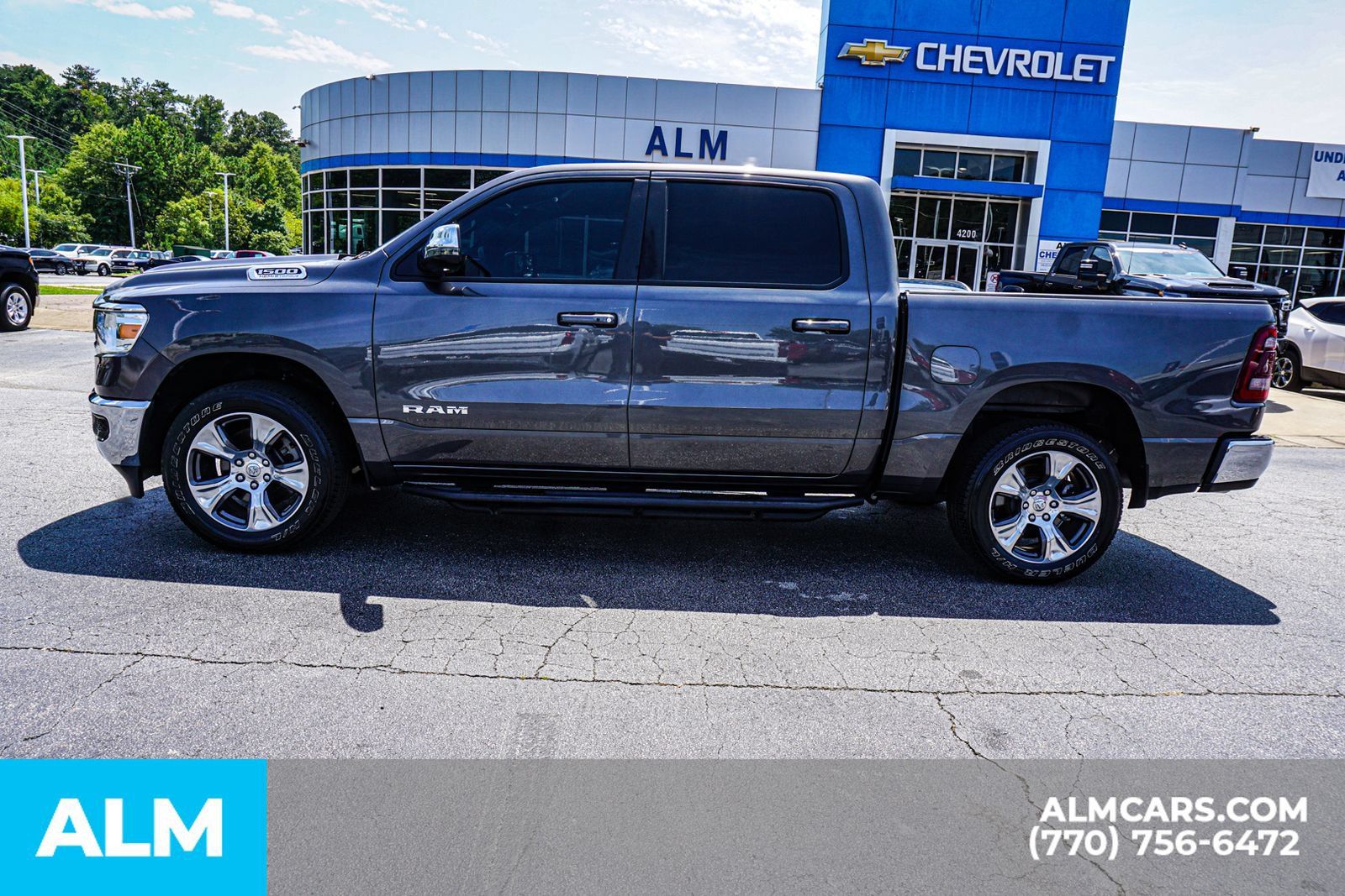 Used 2024 RAM 1500 Laramie AWD/4WD image 9