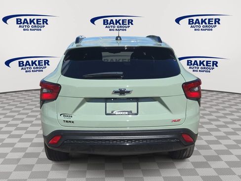 Used 2024 Chevrolet Trax RS w/ Driver Confidence Package FWD image 4