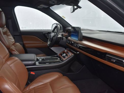 Certified 2023 Lincoln Aviator Reserve w/ Equipment Group 201A image 11