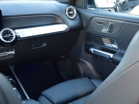 Used 2022 Mercedes-Benz GLB 250 4MATIC w/ Premium Package Lite image 29
