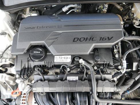 Used 2023 Hyundai Elantra SEL image 10