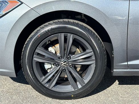 Certified 2023 Volkswagen Jetta SE image 10