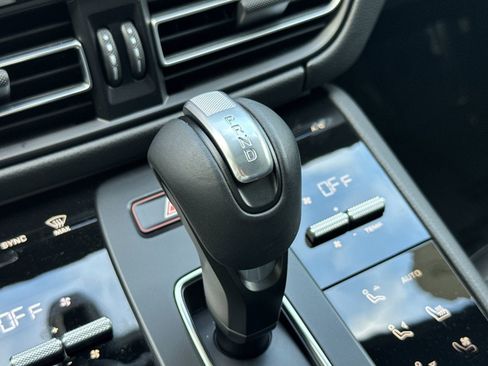 Certified 2026 Porsche Macan AWD/4WD image 25