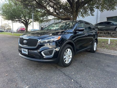 Used 2018 Kia Sorento LX image 3