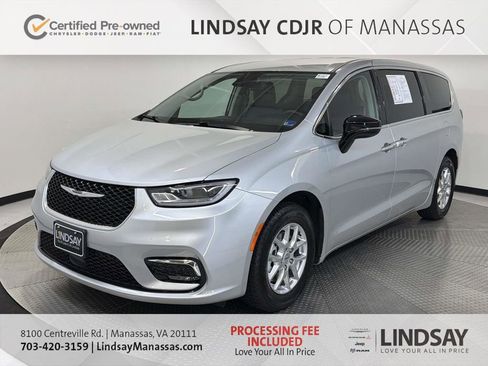 Used 2024 Chrysler Pacifica Touring-L FWD image 5