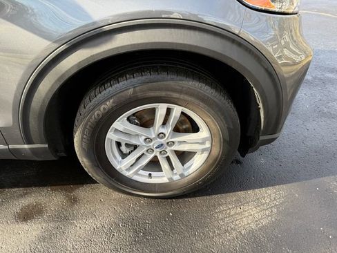 Used 2022 Ford Explorer XLT w/ Equipment Group 202A image 29