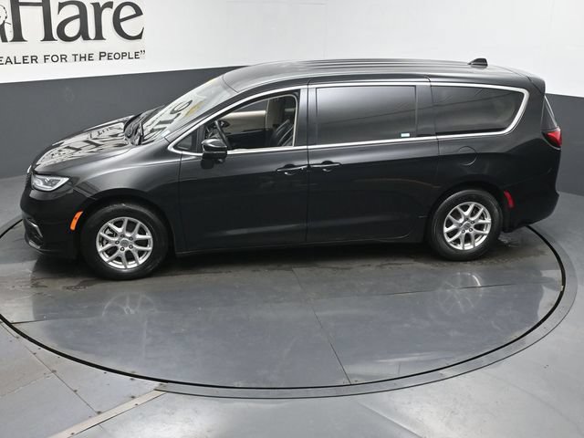 Used 2023 Chrysler Pacifica Touring-L FWD image 62