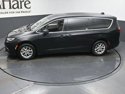 Used 2023 Chrysler Pacifica Touring-L FWD image 62