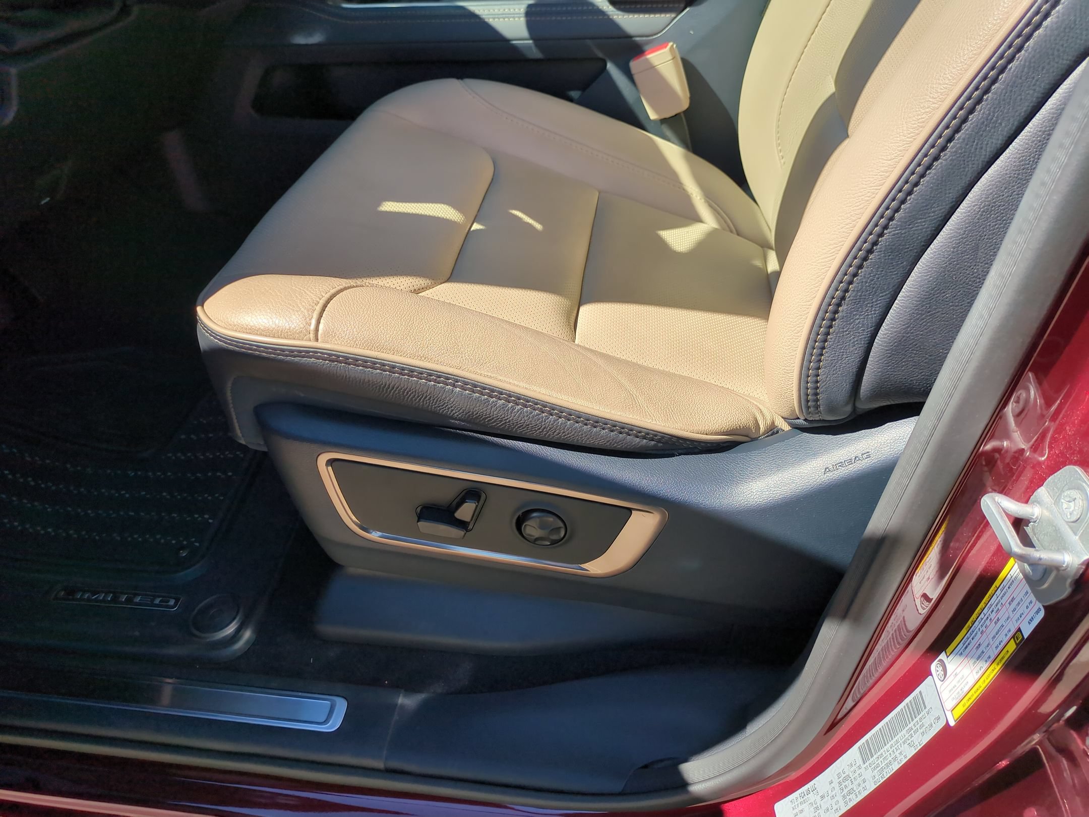 Used 2019 RAM 1500 Limited AWD/4WD image 17