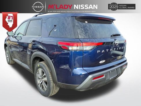 New 2026 Nissan Pathfinder SL image 5