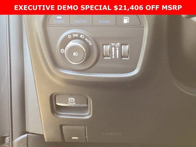 New 2023 Jeep Grand Cherokee Trailhawk w/ Advanced Protech Group II AWD/4WD image 6