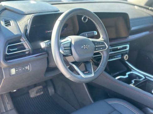 Used 2025 Chevrolet Traverse Z71 image 11