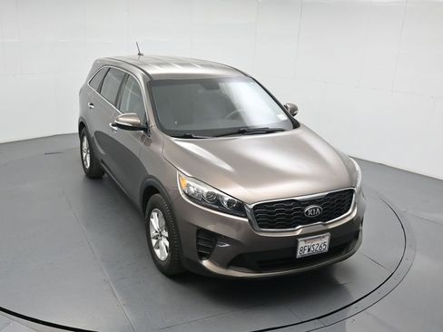 Used 2019 Kia Sorento LX image 41