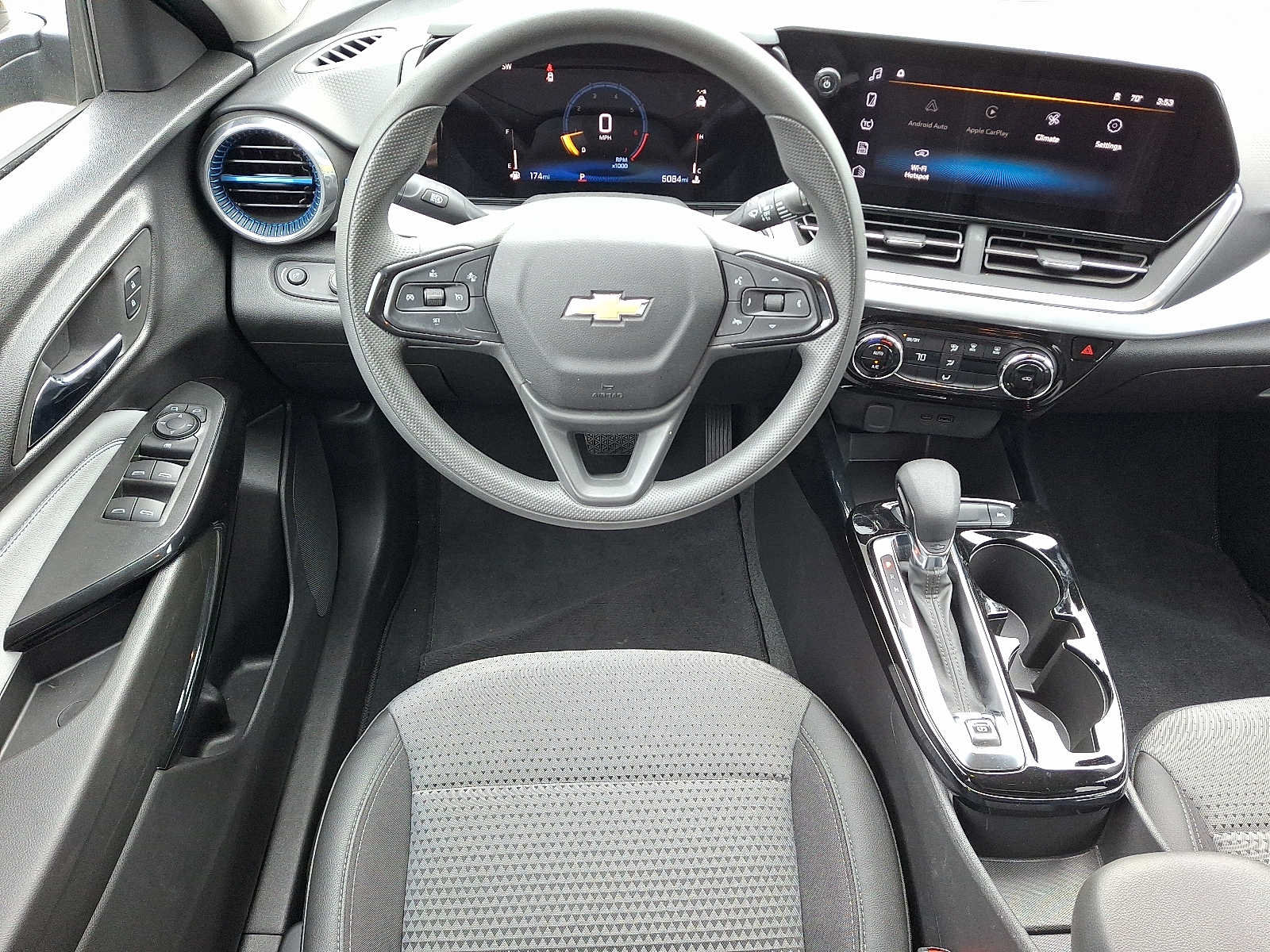Used 2024 Chevrolet Trax LT FWD image 11